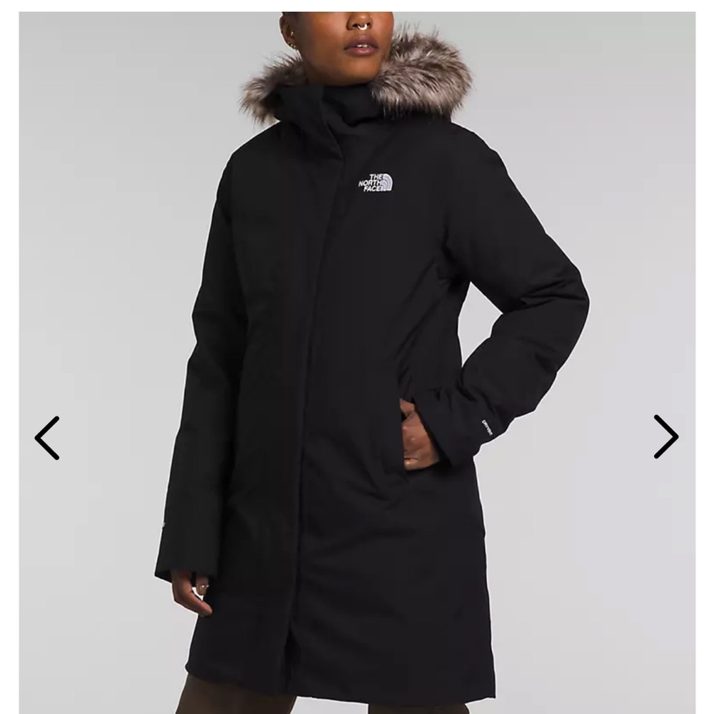 North Face Women’s Arctic Parka size small. Black. Used in great condition